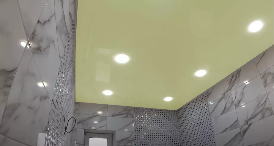 Бежевый натяжной потолок для ванной