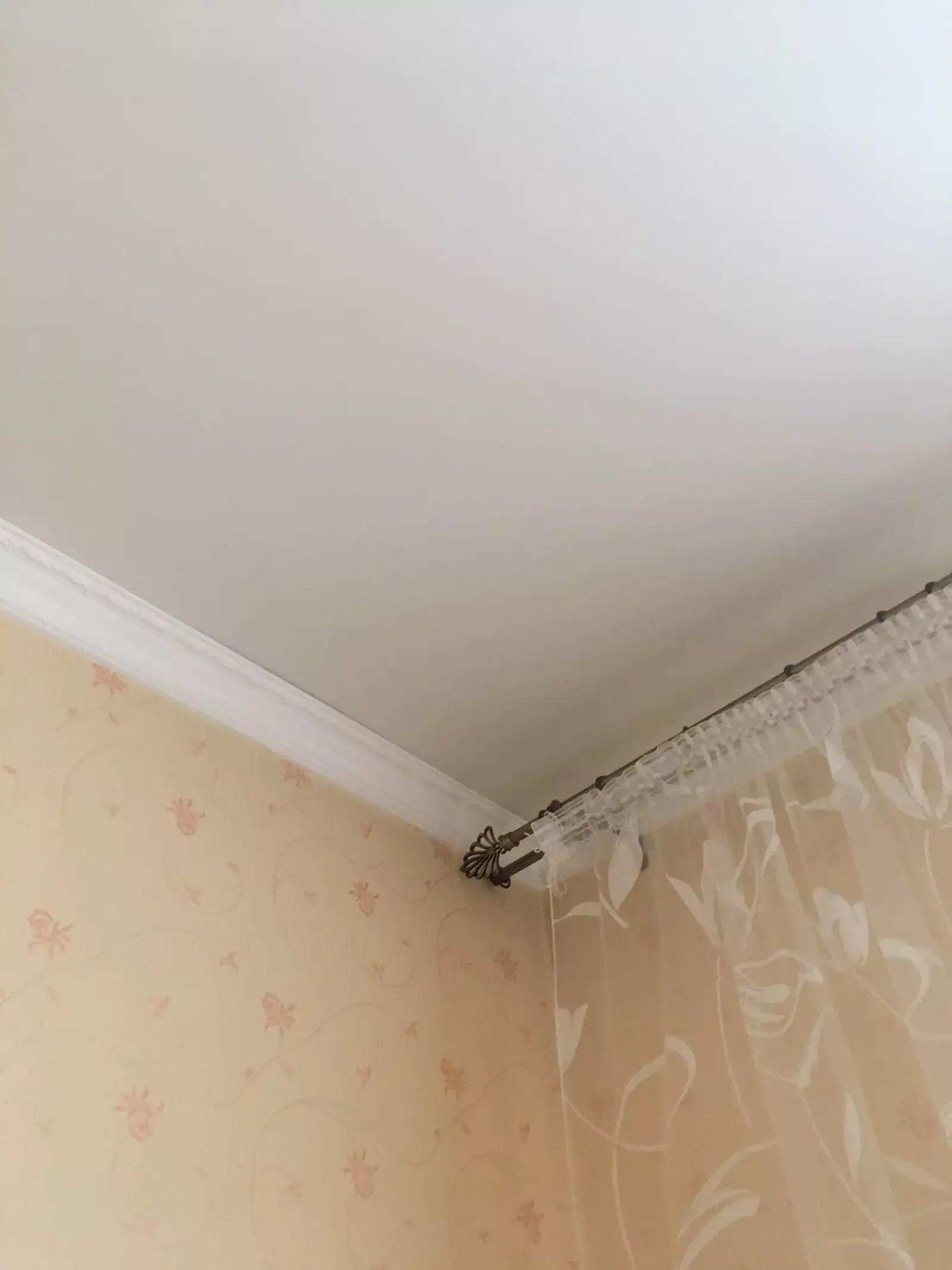 Установка натяжного потолка ПВХ в комнату — Самара, Энтузиастов, 26, фото 1